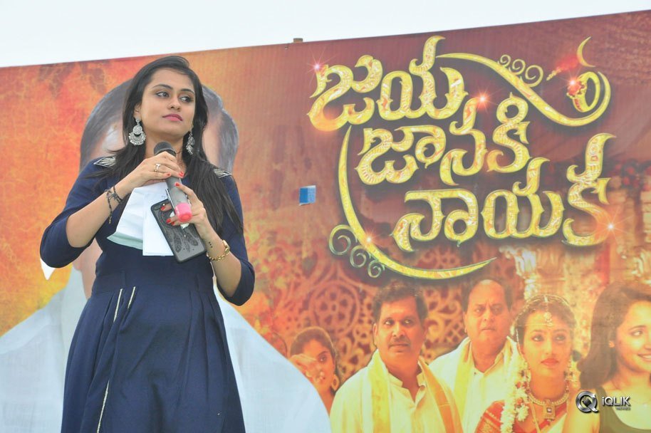 Jaya-Janaki-Nayaka-Movie-Vijayotsava-Veduka-At-Hamsala-Deevi